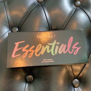 VIOLET VOSS ESSENTIALS PRO SERIES EYE SHAWDOW
